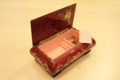 Fodera in velluto e cerniera in ottone - Carillon scatola musicale in legno intarsiato
