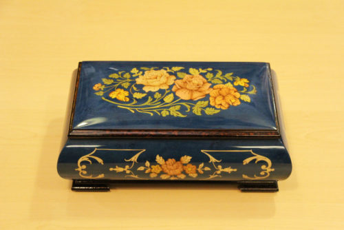 Inlaid wood musical box with floreal inlay