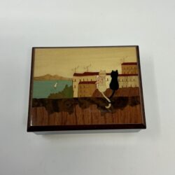 MUSIC BOX WITH CATS